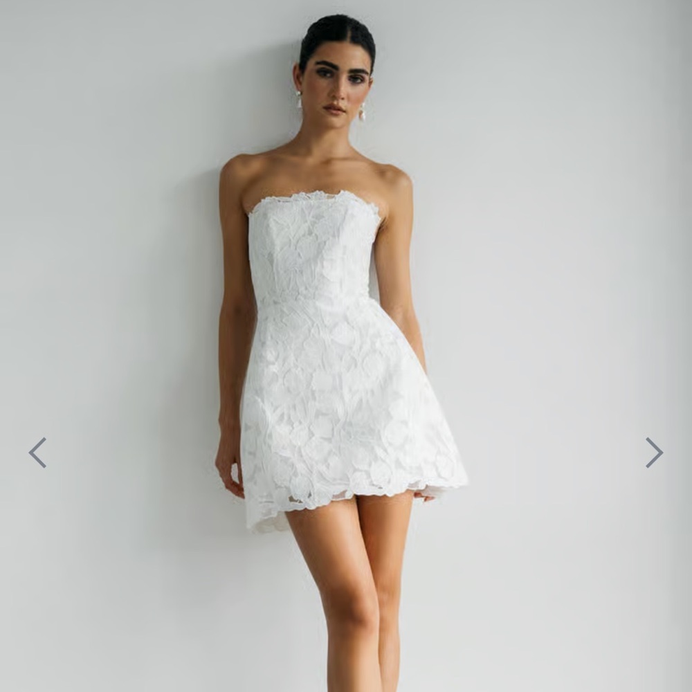 Elegant White Strapless Lace Dress